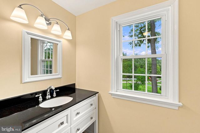 905 NEWTOWN RD, Devon, PA 19333