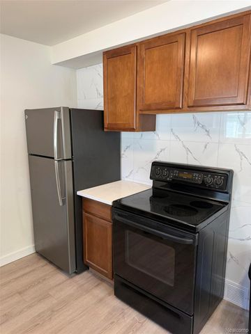 1512 E Jarvis Avenue, Hazel Park, MI 48030