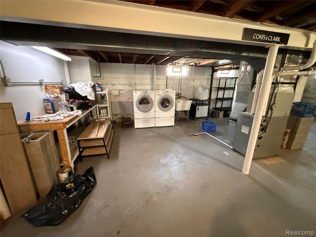1512 E Jarvis Avenue, Hazel Park, MI 48030