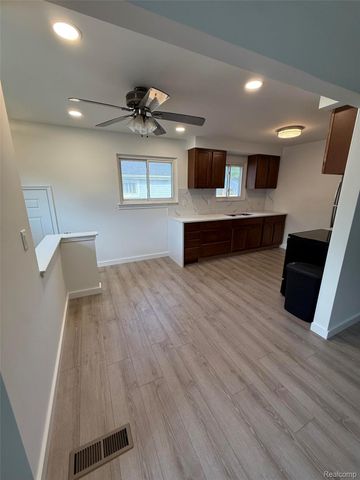 1512 E Jarvis Avenue, Hazel Park, MI 48030