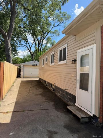 1512 E Jarvis Avenue, Hazel Park, MI 48030