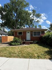 1512 E Jarvis Avenue, Hazel Park, MI 48030