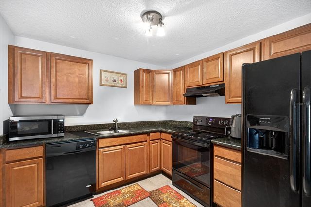 528 E CITRUS AVENUE, Eustis, FL 32726