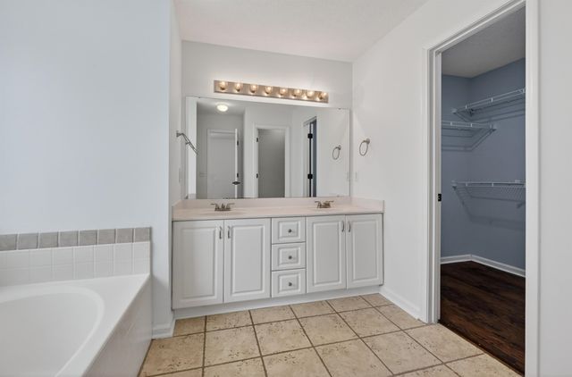 234 W Pheasant Hill Dr, Duncan, SC 29334
