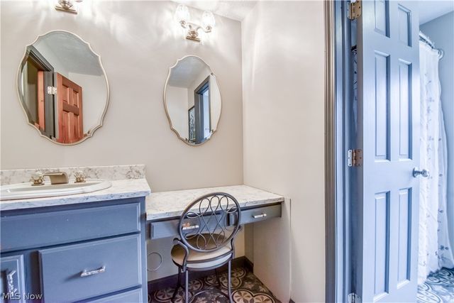 7857 Lester Drive, Leroy, OH 44077