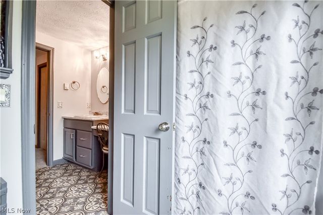 7857 Lester Drive, Leroy, OH 44077