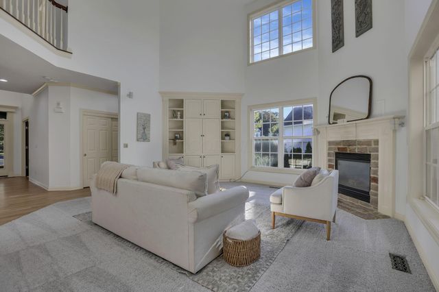 3144 Abbey Knoll Drive, Lewis Center, OH 43035