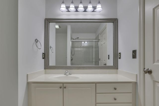 3144 Abbey Knoll Drive, Lewis Center, OH 43035