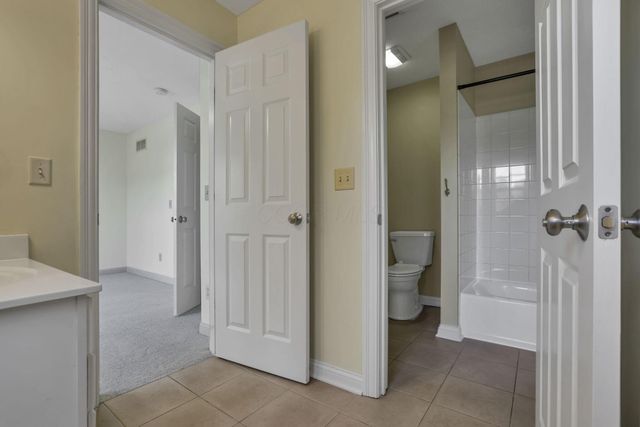 3144 Abbey Knoll Drive, Lewis Center, OH 43035