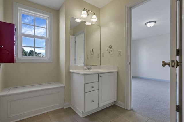 3144 Abbey Knoll Drive, Lewis Center, OH 43035