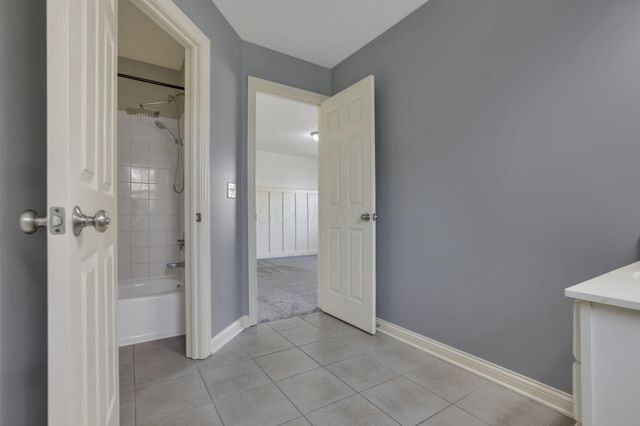 3144 Abbey Knoll Drive, Lewis Center, OH 43035