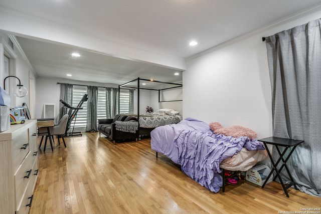 825 Garraty, Terrell Hills, TX 78209