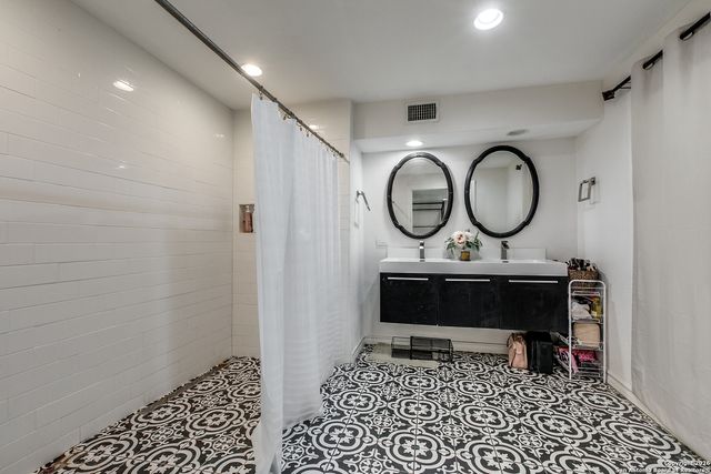 825 Garraty, Terrell Hills, TX 78209