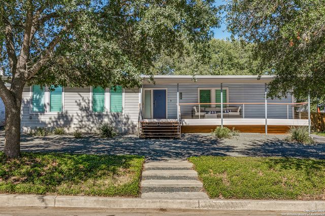 825 Garraty, Terrell Hills, TX 78209