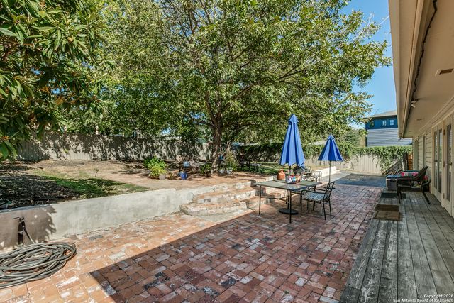 825 Garraty, Terrell Hills, TX 78209