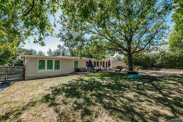 825 Garraty, Terrell Hills, TX 78209