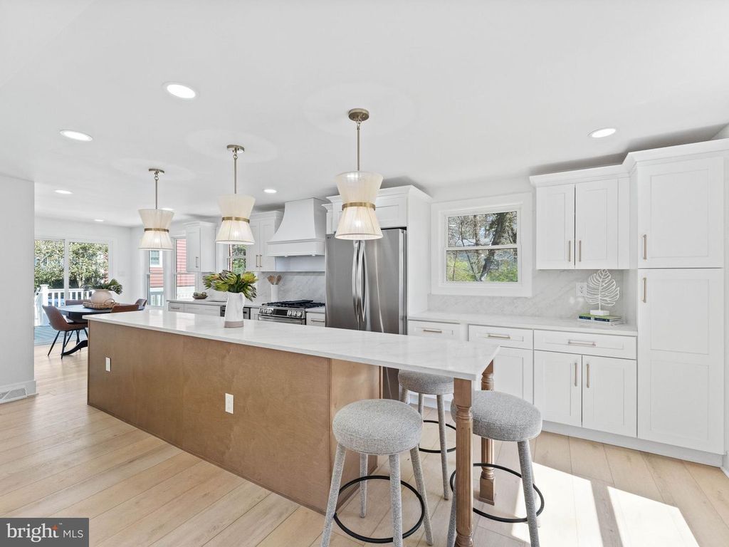 3 OVERBROOK CIR, Moorestown, NJ 08057