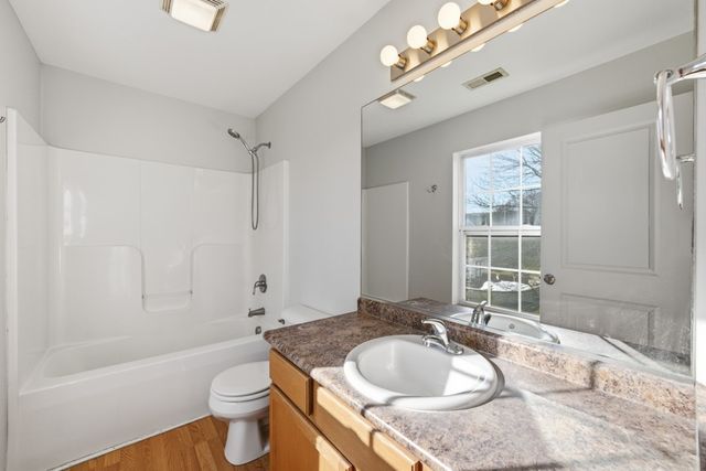 1165 Oak Creek Drive, Pleasant Hill, IA 50327