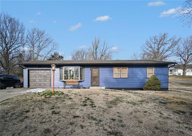 17527 Bellevue Drive, Atchison, KS 66002