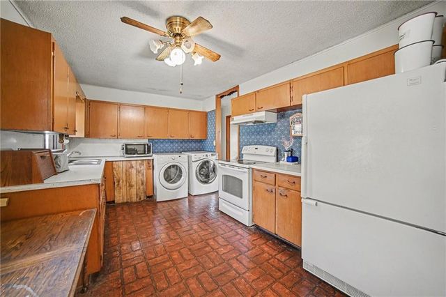 17527 Bellevue Drive, Atchison, KS 66002