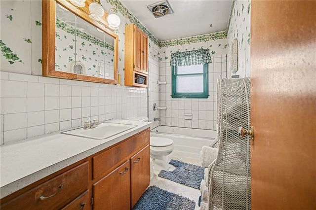 17527 Bellevue Drive, Atchison, KS 66002