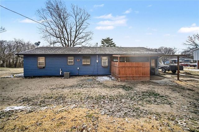 17527 Bellevue Drive, Atchison, KS 66002