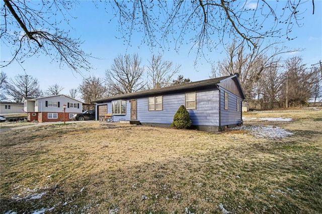 17527 Bellevue Drive, Atchison, KS 66002