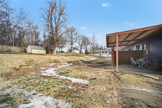 17527 Bellevue Drive, Atchison, KS 66002