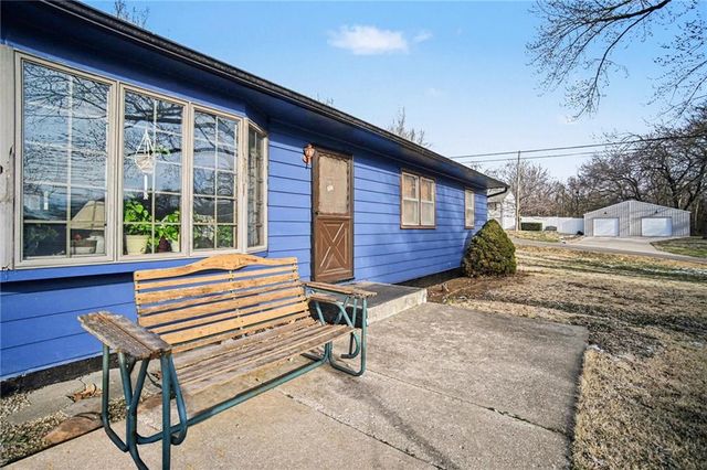 17527 Bellevue Drive, Atchison, KS 66002