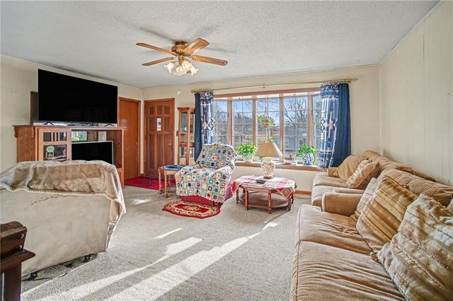 17527 Bellevue Drive, Atchison, KS 66002