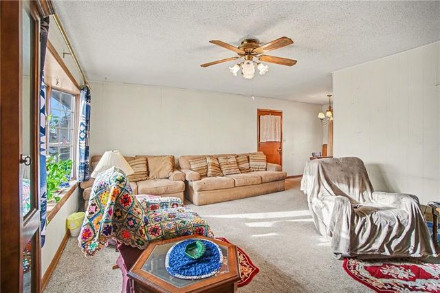 17527 Bellevue Drive, Atchison, KS 66002