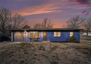 17527 Bellevue Drive, Atchison, KS 66002