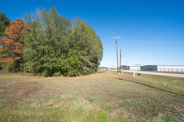 10023 Airport Road, Conroe, TX 77303