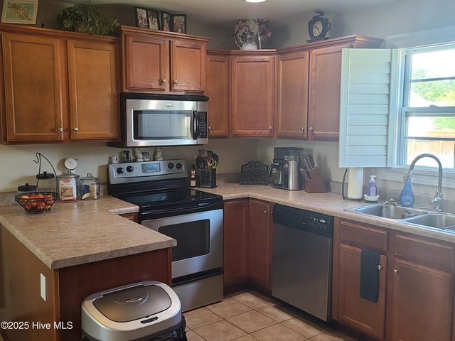 300 Pine Ridge Lane, Holly Ridge, NC 28445