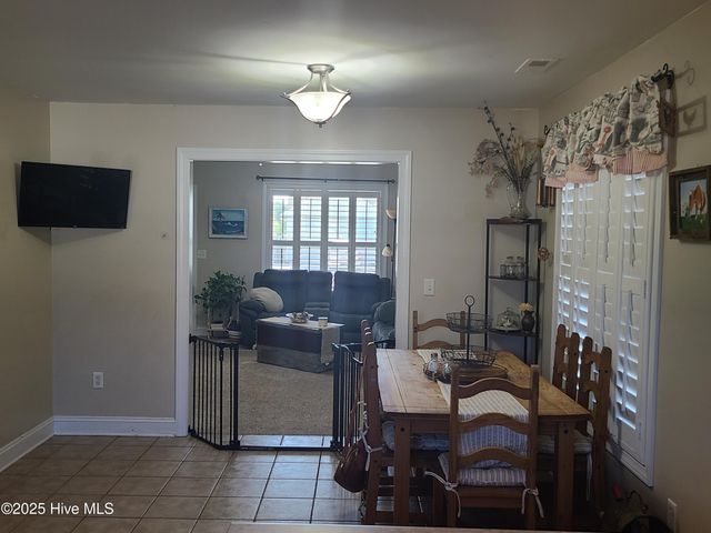 300 Pine Ridge Lane, Holly Ridge, NC 28445