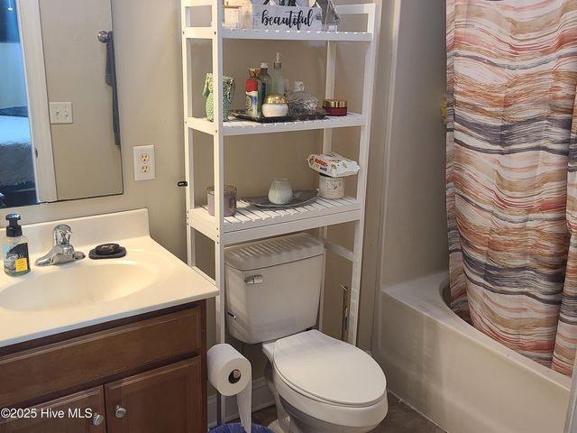 300 Pine Ridge Lane, Holly Ridge, NC 28445