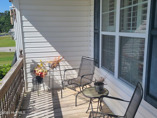 300 Pine Ridge Lane, Holly Ridge, NC 28445