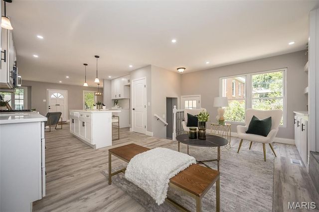 718 Crompton Court, Crestwood, MO 63126