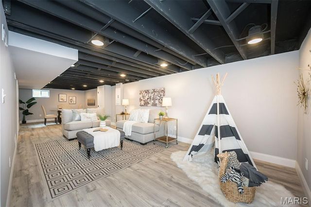 718 Crompton Court, Crestwood, MO 63126