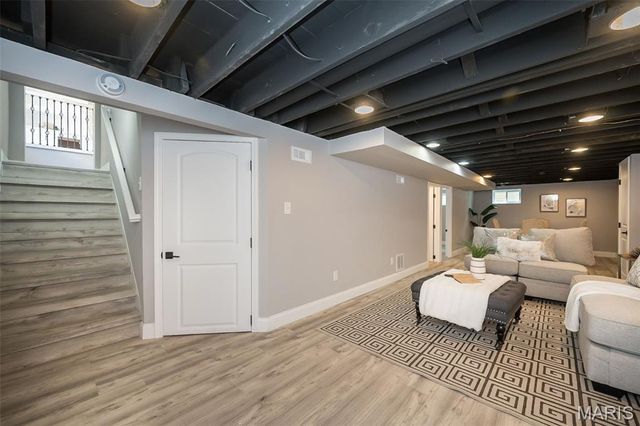 718 Crompton Court, Crestwood, MO 63126