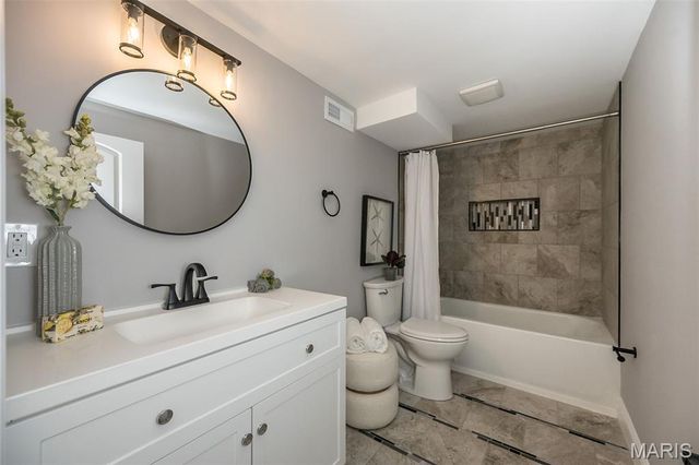 718 Crompton Court, Crestwood, MO 63126