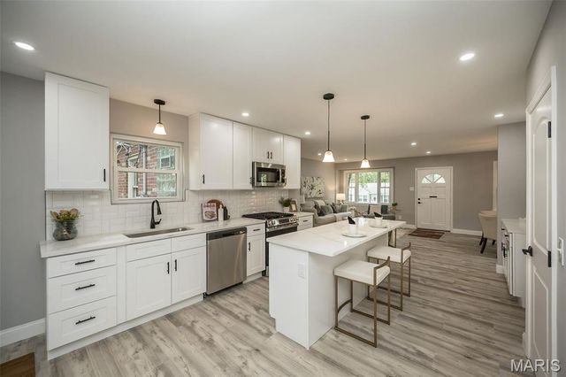 718 Crompton Court, Crestwood, MO 63126