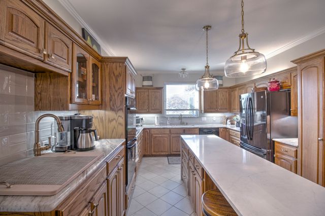 1321 Kiowa Drive E, Lake Kiowa, TX 76240