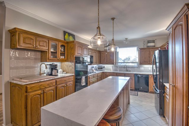 1321 Kiowa Drive E, Lake Kiowa, TX 76240