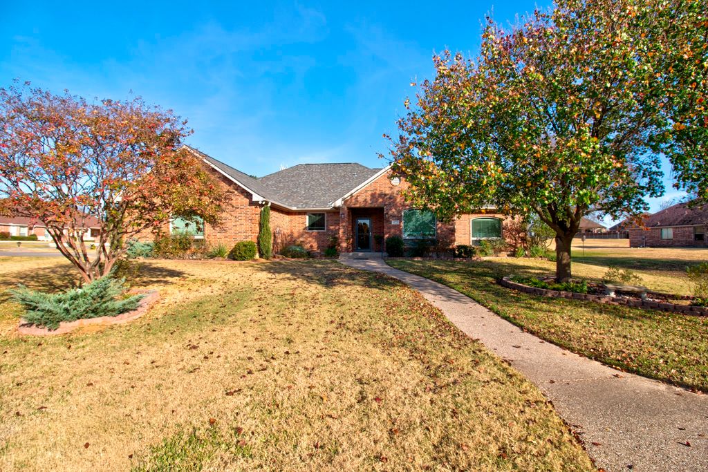 1321 Kiowa Drive E, Lake Kiowa, TX 76240