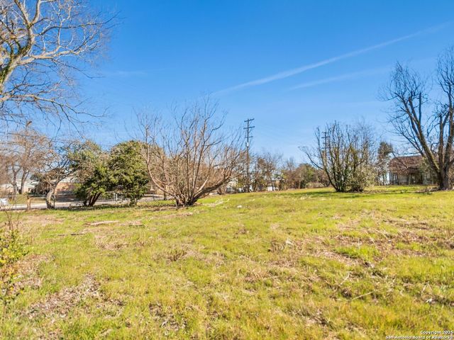 931 N Olive, San Antonio, TX 78202