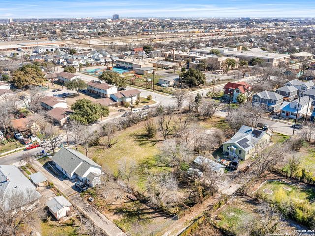 931 N Olive, San Antonio, TX 78202
