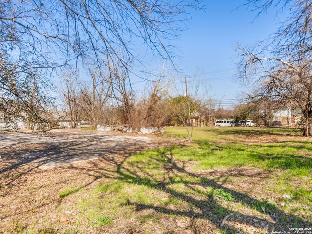 931 N Olive, San Antonio, TX 78202
