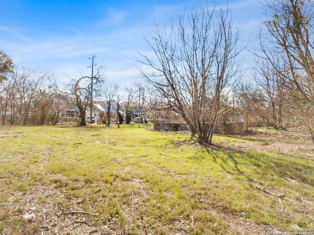 931 N Olive, San Antonio, TX 78202