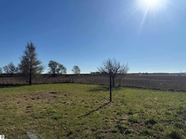 11700 N 11 Road, Buckley, MI 49620